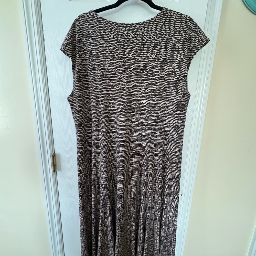 Jones New York black and tan dress stretch. - Picture 2 of 4